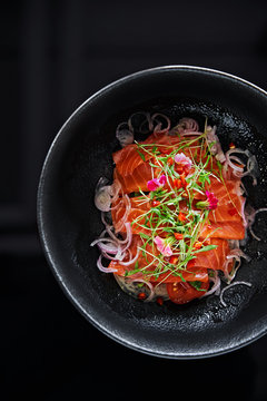 Salmon ceviche with onions, tomatoes and garlic
