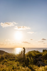Fototapeta premium Pôr do sol com cão Vertical