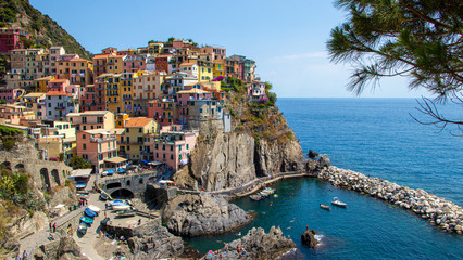 Fototapeta na wymiar Cinque Terre in Italien mit Meer im Hintergrund