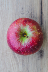 Mela Rossa su legno