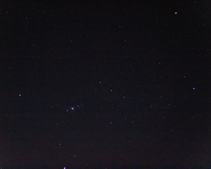 Astrofotografía de la constelación de Orión con su nubulosa y el cinturón de Orión