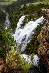 Obraz premium Amazing view of Lisbon Fall Waterfall in South Afrika, SA during summertime where everything is green
