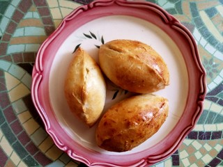 layout of pies with filling on the surface