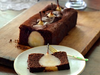 Bolo de chocolate com pera