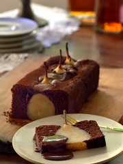 Bolo de chocolate com pera