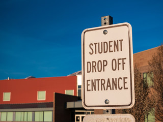 Obraz premium Student Drop Off Entrance sign