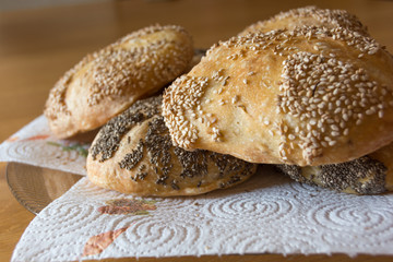 Pane rustico con i semi di chia e di sesamo fatto a casa