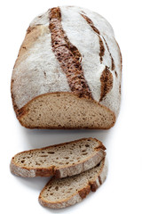 Krustenbrot auf wei&szlig;em Untergrund
