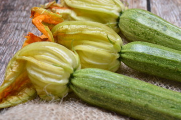 zucchine ortaggi freschi