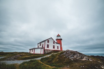 Fototapeta na wymiar Ferryland lighthouse on the coast of newfoundland on an overcast day