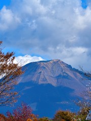 秋の空をバックに見る大山（伯耆富士）の雄姿＠鳥取