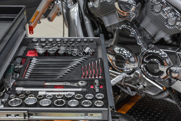 Side view of a pull-out selves in a motorcicle service workshop.