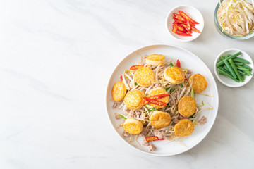 stir-fried bean sprout, egg tofu and minced pork