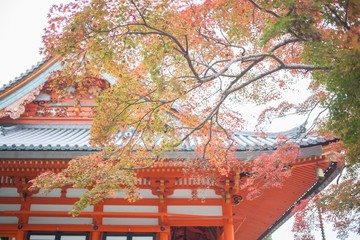 寺院と紅葉
