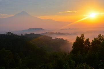 Wschód Słońca na wyspie Jawa - Indonezja © Tomasz Aurora