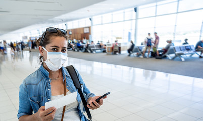 Traveler with mask stuck in airport no able to return home country due to COVID-19 border closures.