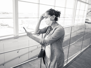 Traveler with mask stuck in airport no able to return home country due to COVID-19 border closures.