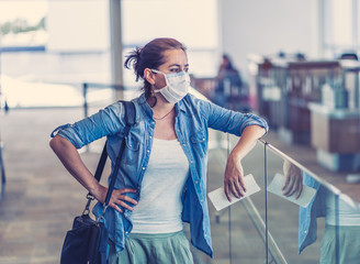 Obraz premium Traveler with mask stuck in airport no able to return home country due to COVID-19 border closures.