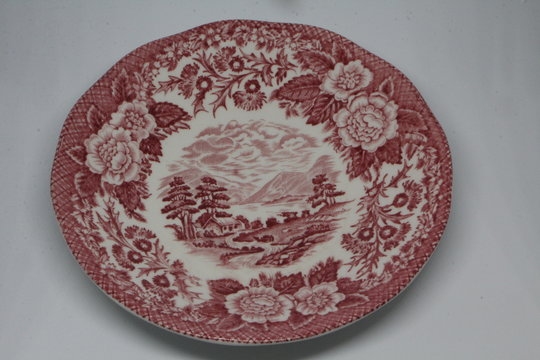 Piattini antichi con decorazioni in oro e arabeschi. Floreale. Piatti decorati