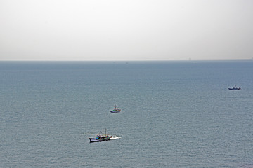 海と漁船