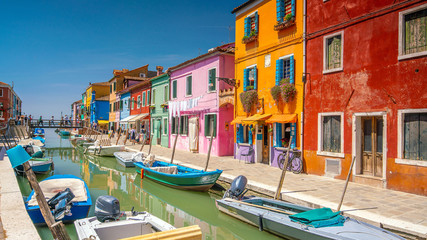 Fototapeta na wymiar Colorful houses in downtown Burano, Venice, Italy