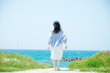 女性　夏　海