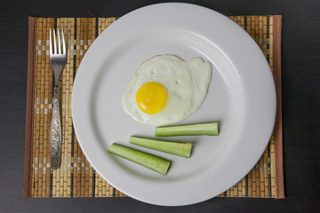 scrambled eggs with cucumber on a plate