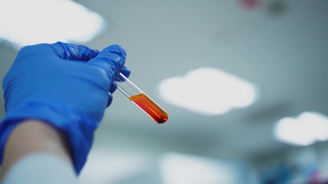 Laboratory handling of chemicals and tubes