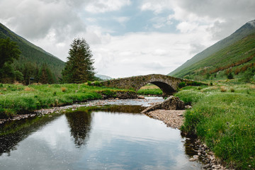 Fototapeta na wymiar Schottland Highlands butter bridge bach
