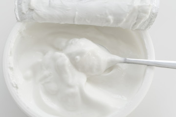 Fototapeta na wymiar Yogurt with spoons,Healthy breakfast with Fresh greek yogurt, muesli on background