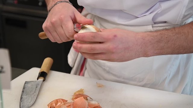 &eacute;pluchage oignon