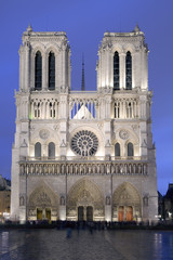Fototapeta na wymiar Notre Dame Paris Abendstimmung