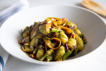 Gnocchis with vegetables and pesto