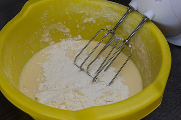 Electric mixer whisk flour dough