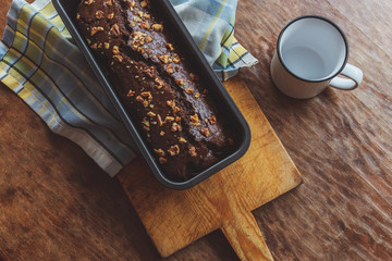 Brownie de algarroba, nueces y arándanos