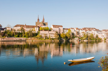 Basel, Münster, Kirche, Rhein, Rheinufer, Altstadt, Pfalz, Stadt, Basel-Stadt, Rhein, Rheinufer, Altstadthäuser, historische Häuser,  Frühling, Grossbasel, Schweiz