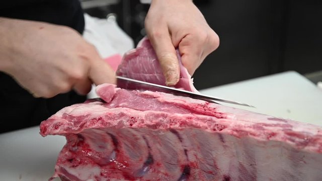 D&eacute;coupe d'une viande 