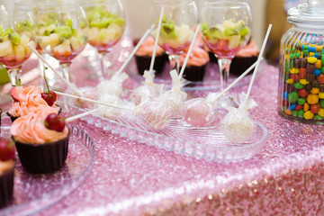 sweet table in pink