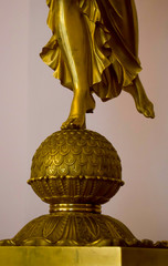 golden statue of buddha