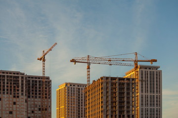 Fototapeta na wymiar construction site with cranes against the blue sky 