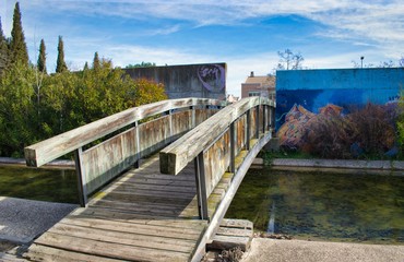 Pasarela de madera en Parque Alameda