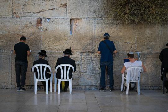 jewish white people praying at the western wall
