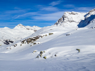 Fototapeta na wymiar winter landscape of the mountains of the San Bernardino pass.
