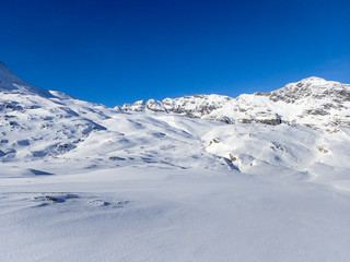 Fototapeta na wymiar winter landscape of the mountains of the San Bernardino pass.