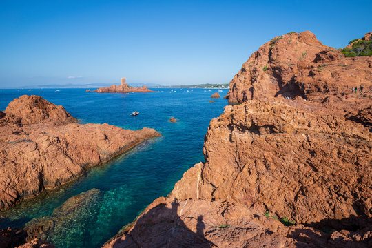 La tour de l' &icirc;le d'Or au large du cap du Dramont 