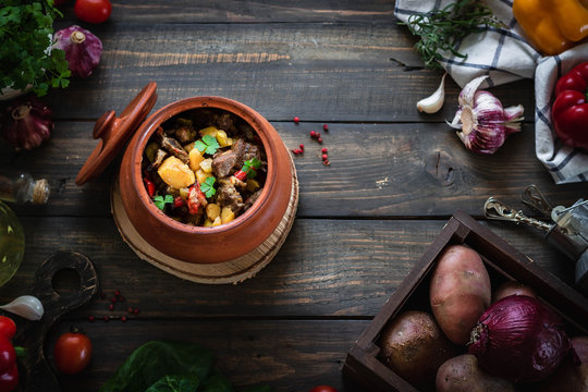Roast in a clay pot. Braised beef with vegetables. A dish of Georgian cuisine. Chanahi
