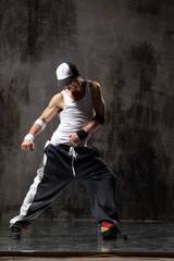Obraz premium young modern hip hop male dancer