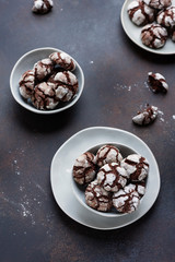 crinkle cookies in icing sugar