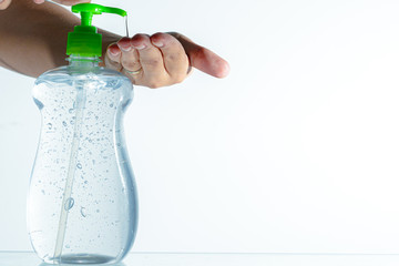 Proteção com álcool gel durante a quarentena do covid-19 