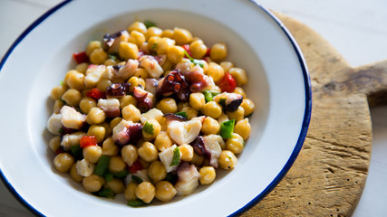 Octopus salad with chickpeas